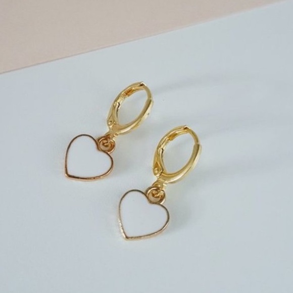 Jewelry - Last pair🤩 Gold White Heart Earrings